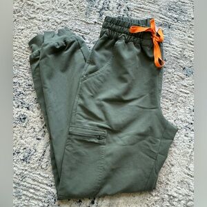 Figs High-Waisted Umon Scrub Pants in Moss